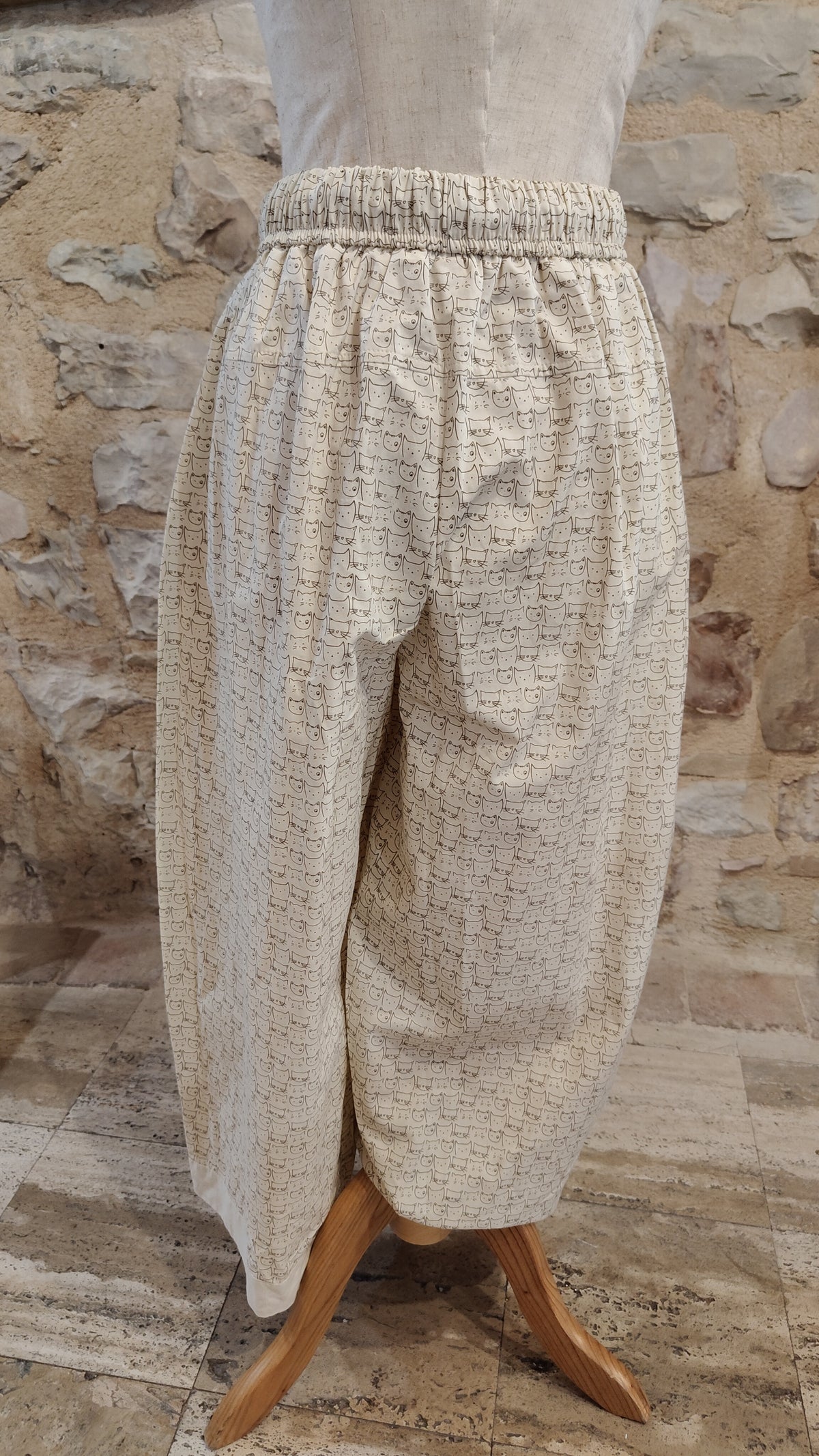 Pantaloni gattini