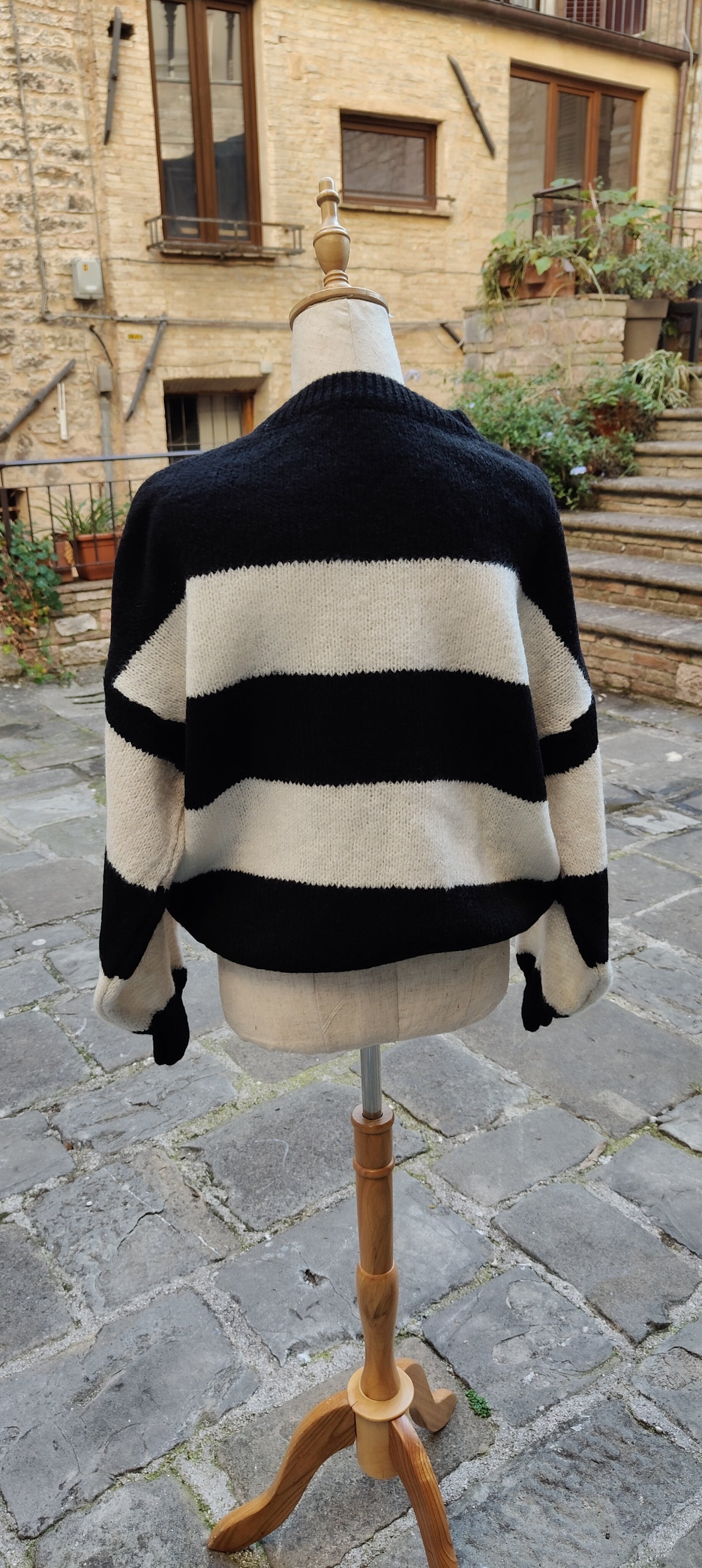 Maglioncino nero mattina