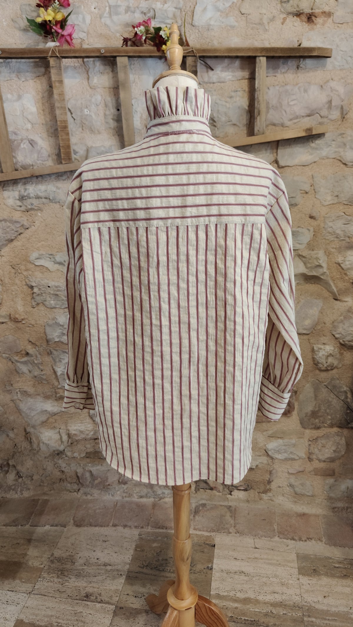 Camicia con collo alto (panna)