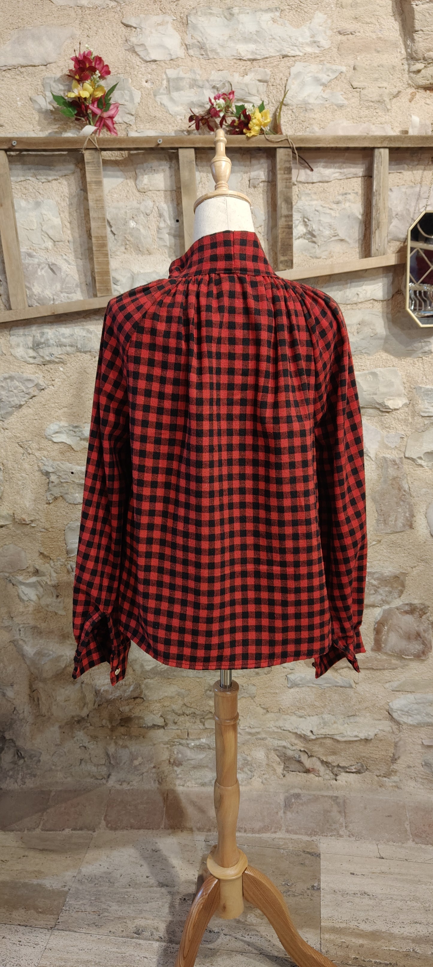 Camicia a quadri rossi e neri