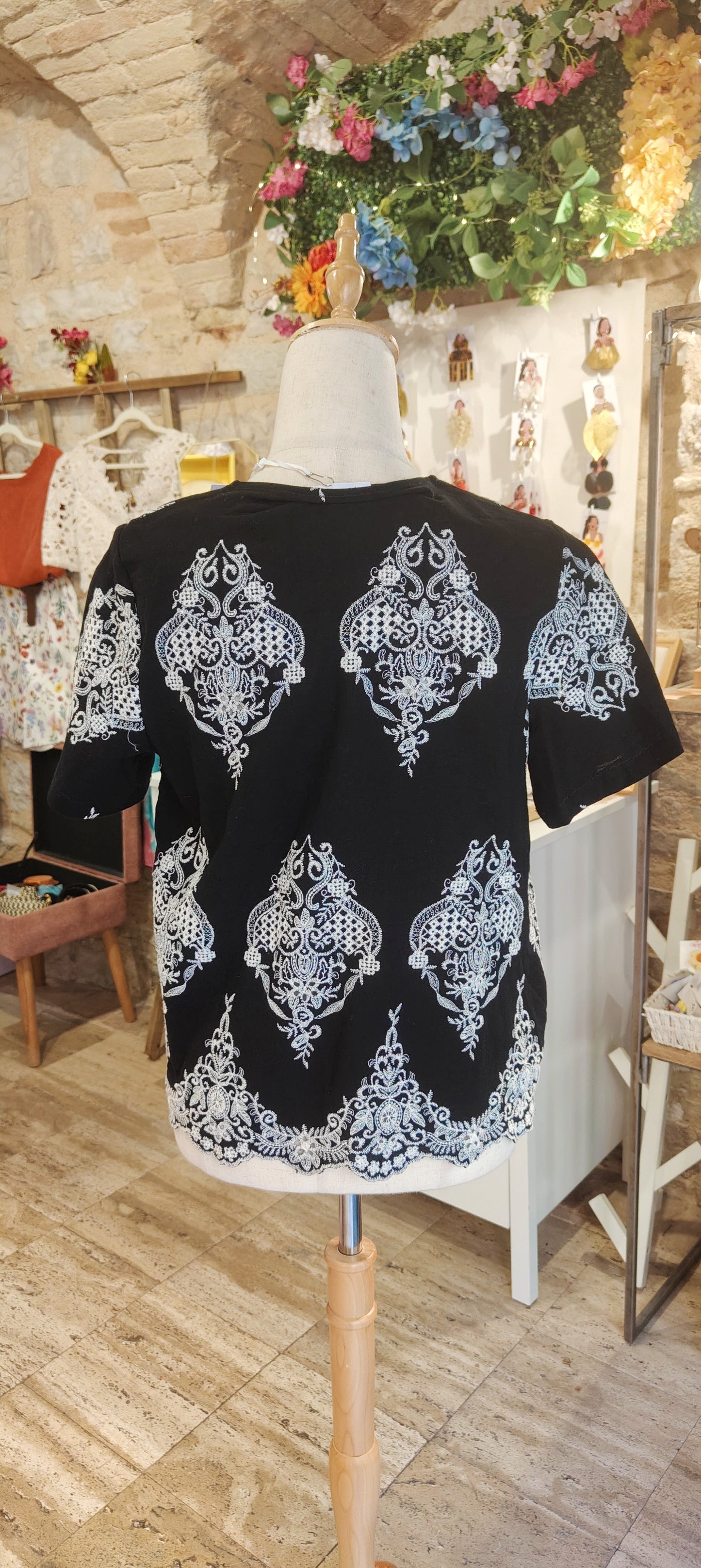 Camicia con laccetti arabeschi