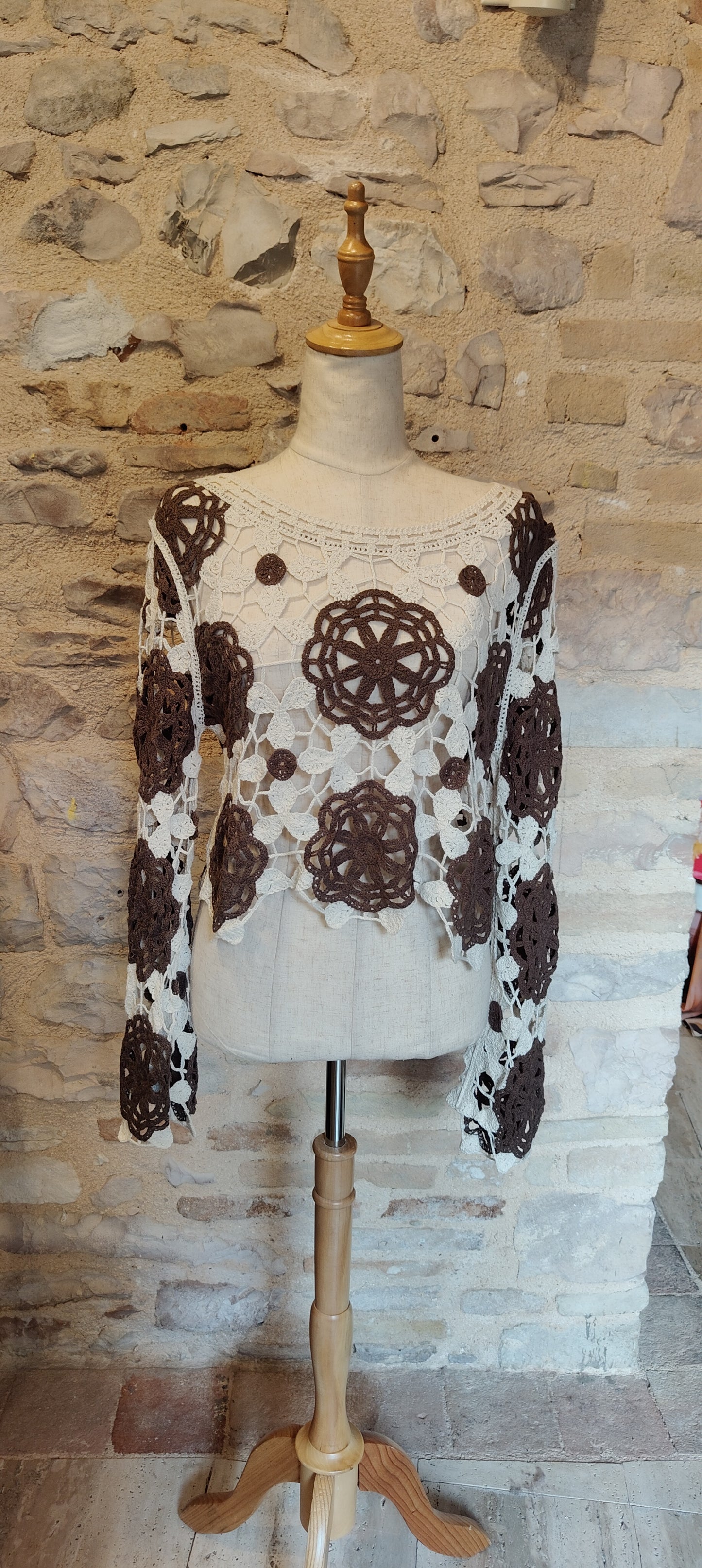 Maglia crochet marrone