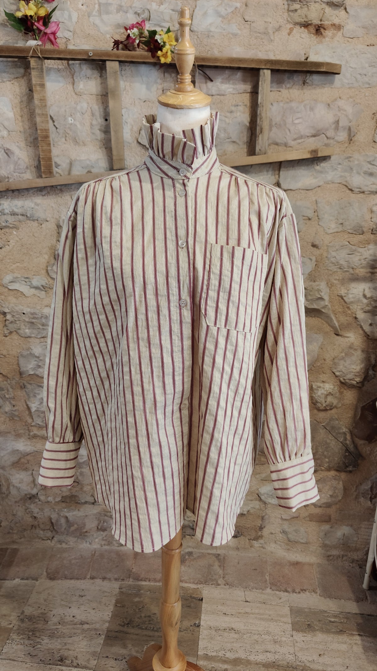 Camicia con collo alto (panna)