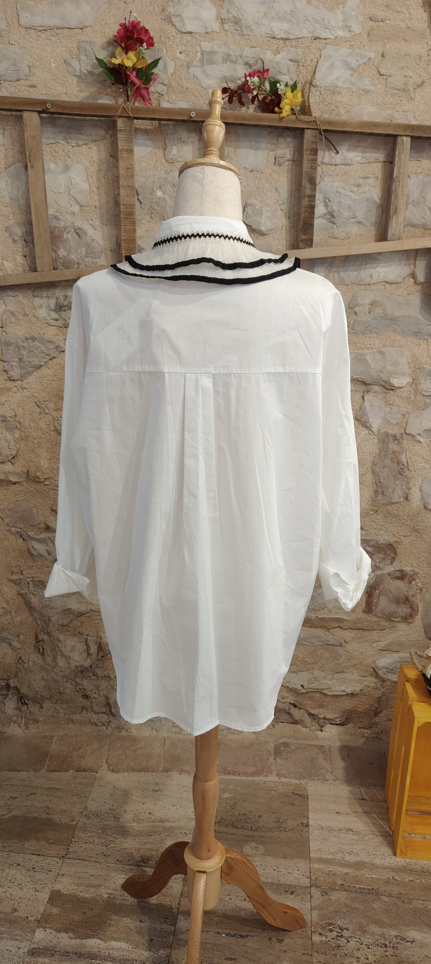 Camicia colletto frufru bianco