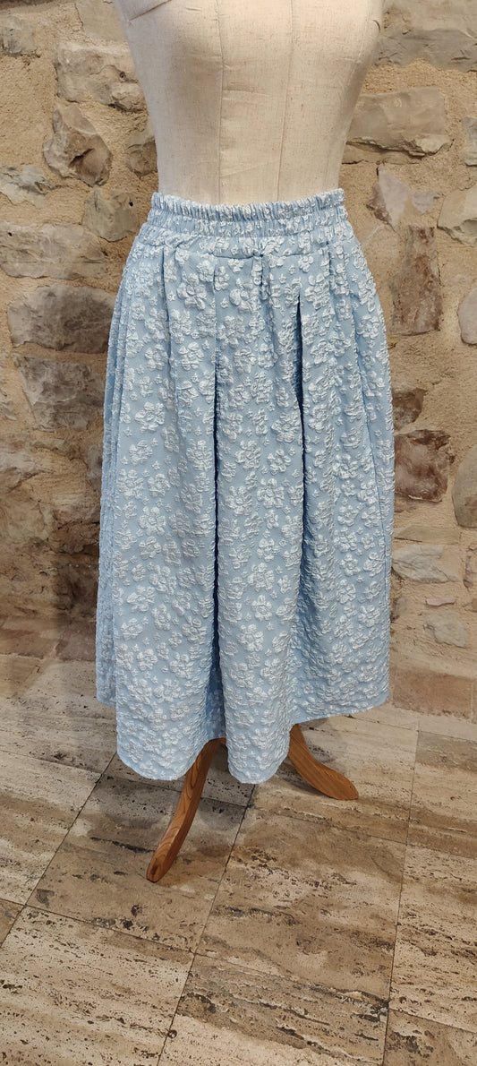 Gonna bassorilievo azzurra