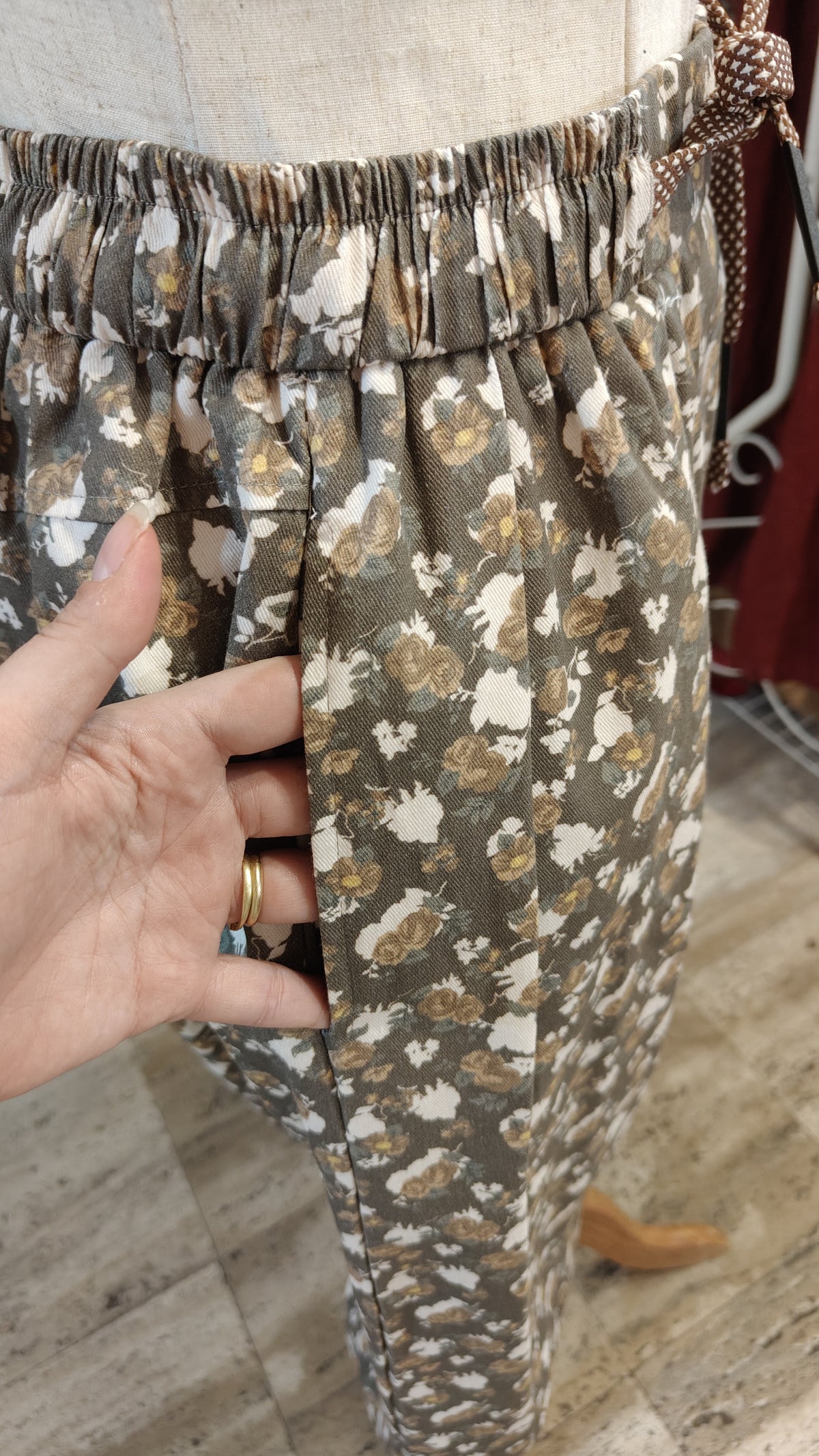 Pantaloni gardenia (chiaro)