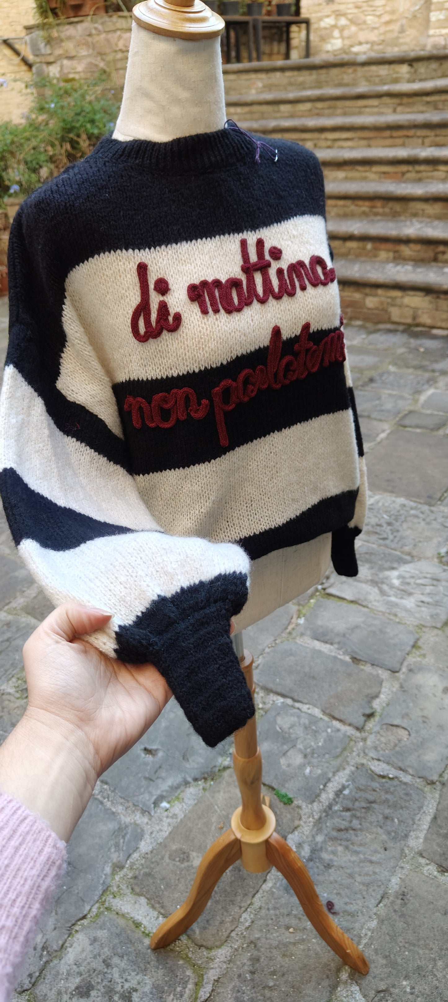 Maglioncino nero mattina