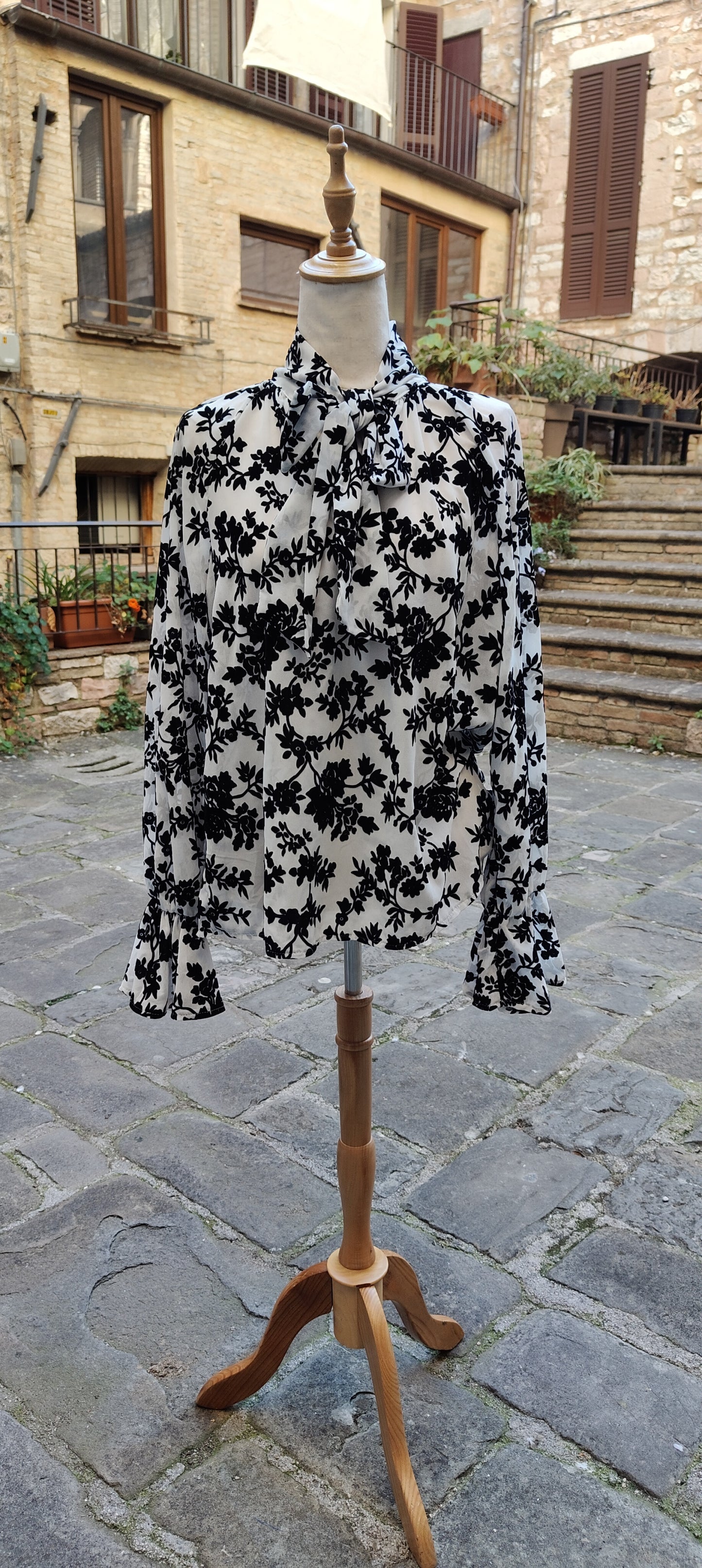 Blusa con fiori