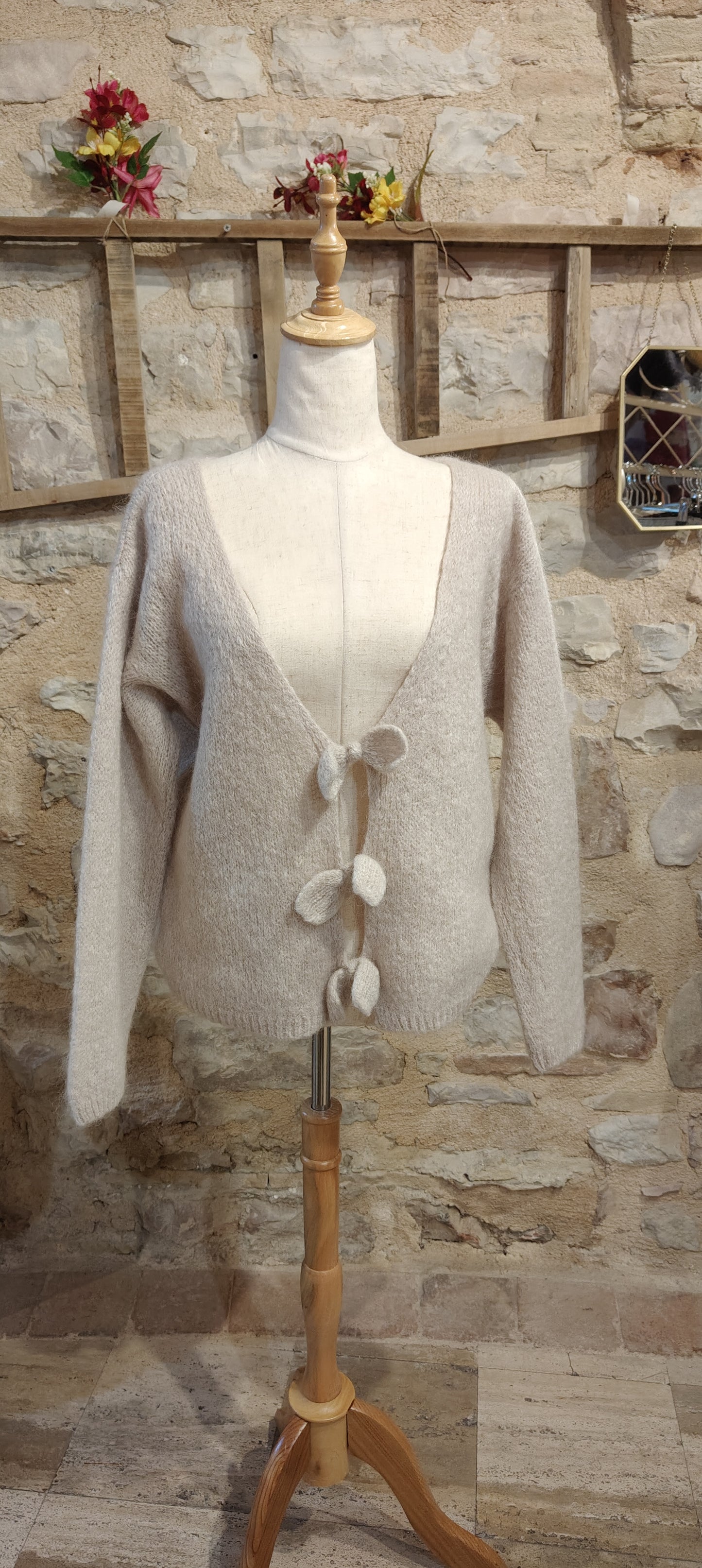 Maglione fiocchetti beige