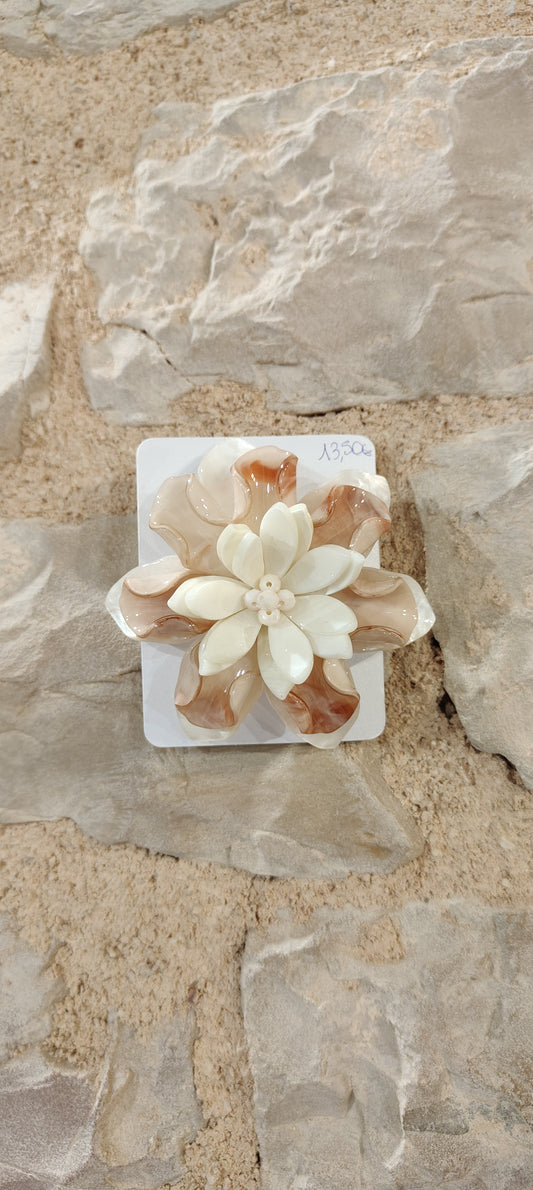 Spilla fiore in resina