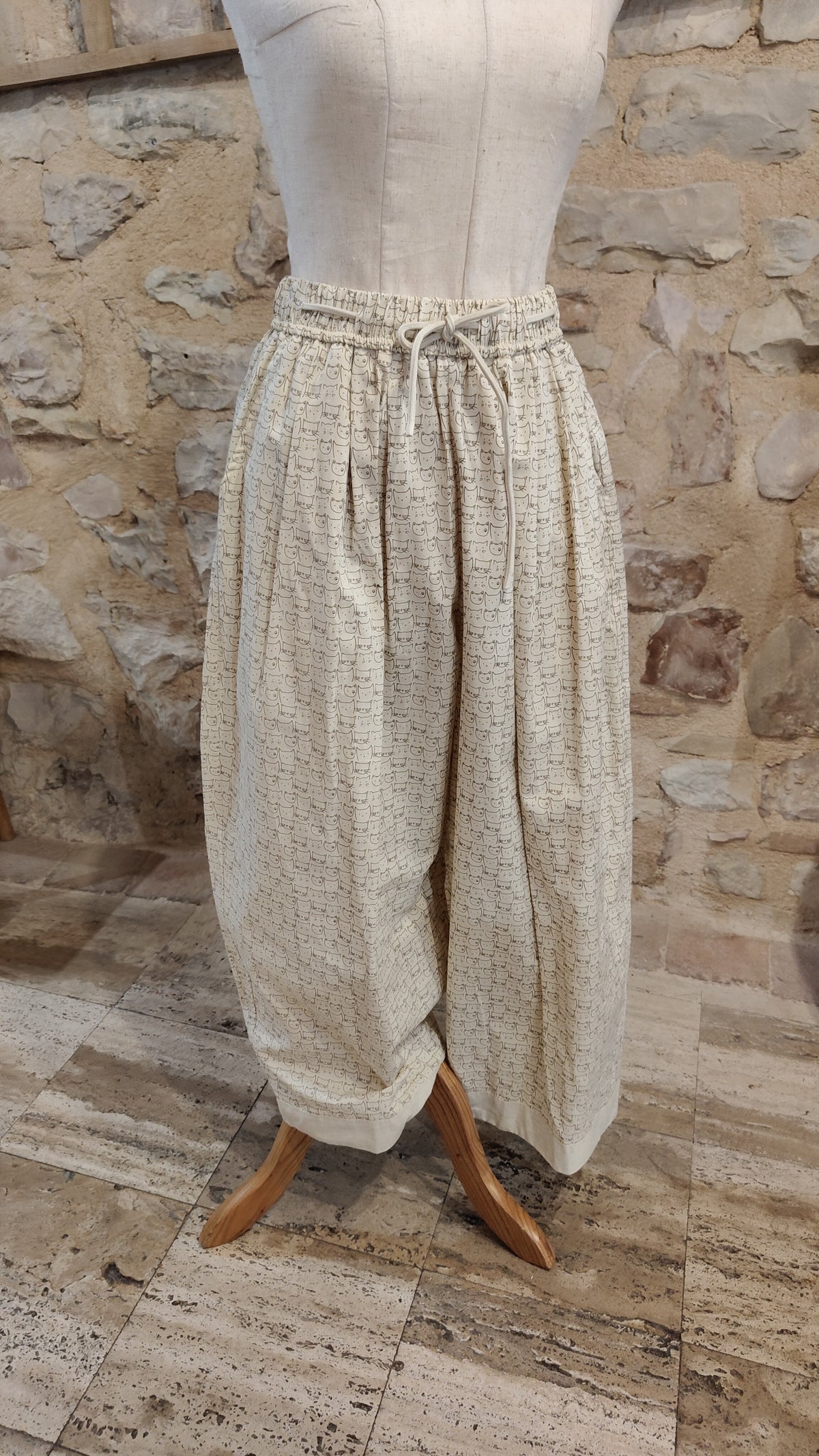 Pantaloni gattini