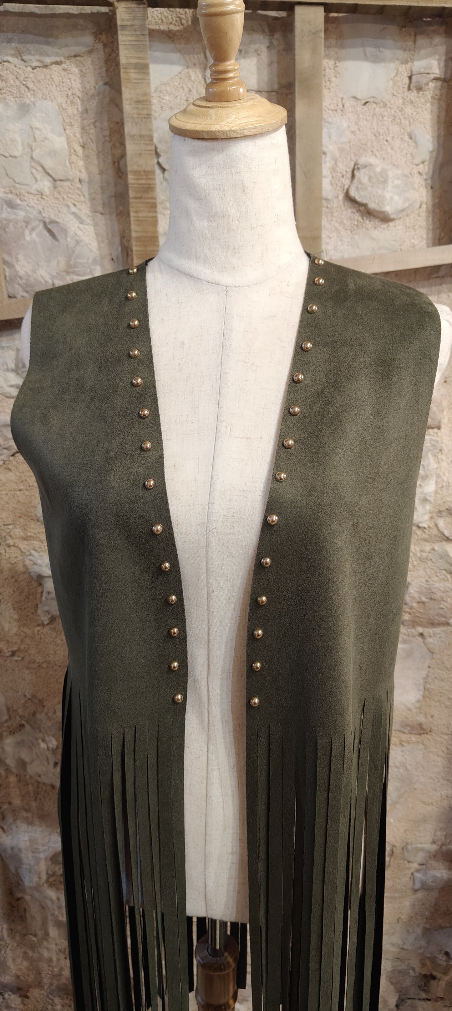 Gilet scamosciato con frange verdi
