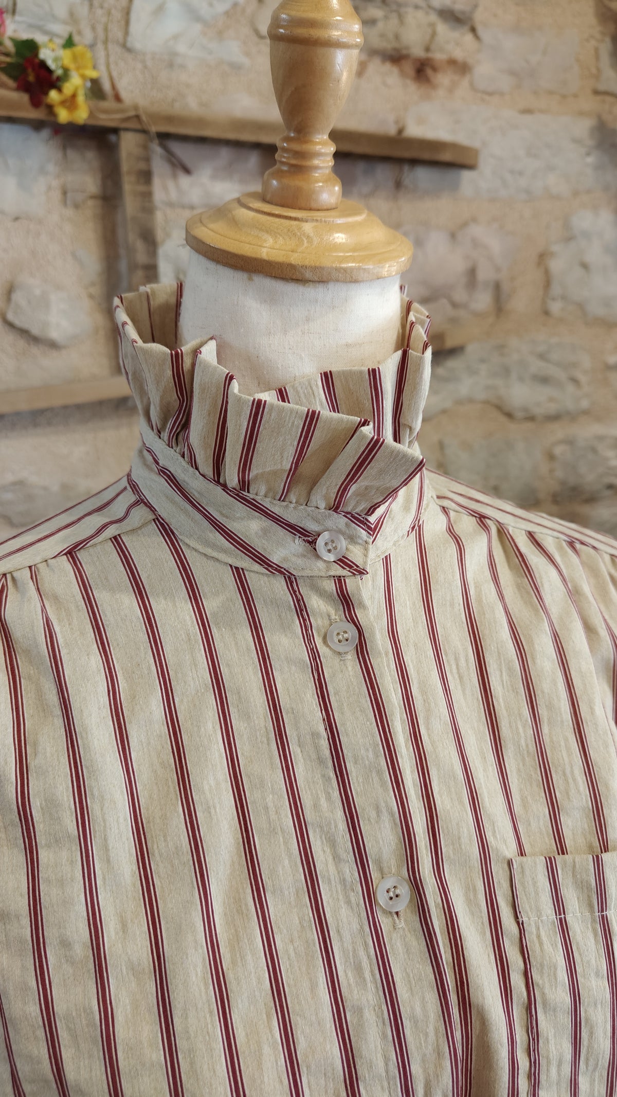 Camicia con collo alto (panna)