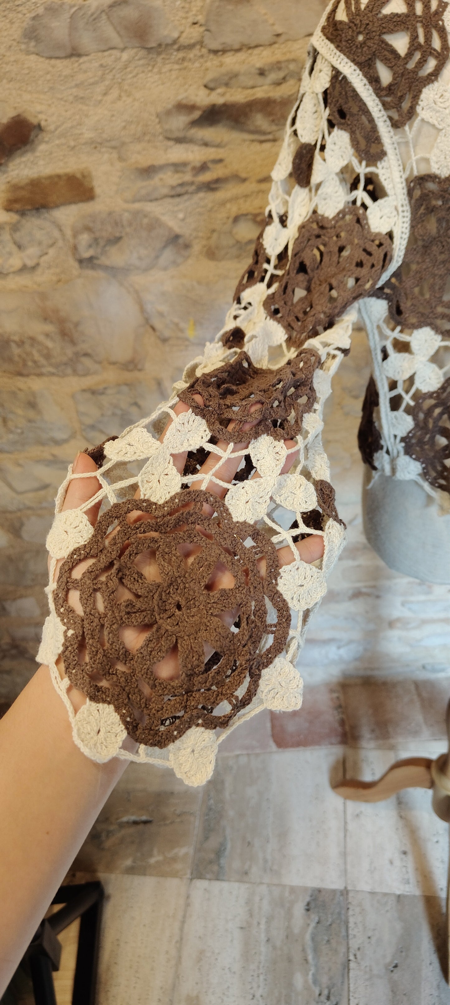 Maglia crochet marrone