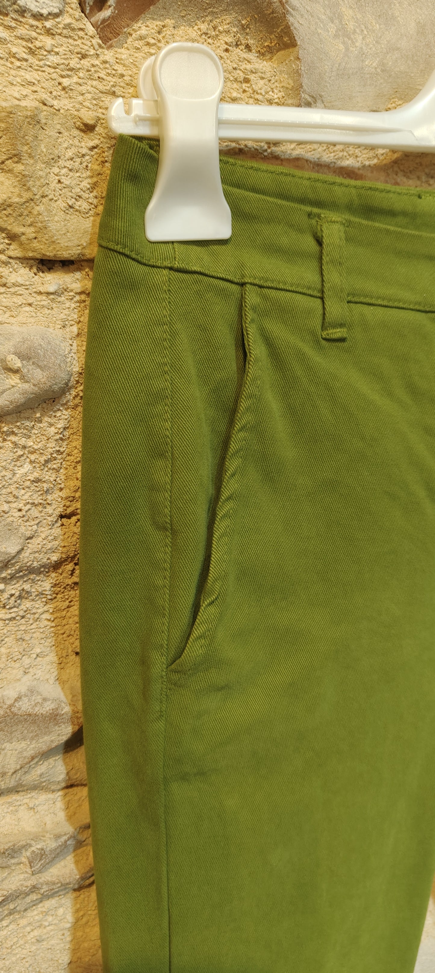 Pantaloni verdi