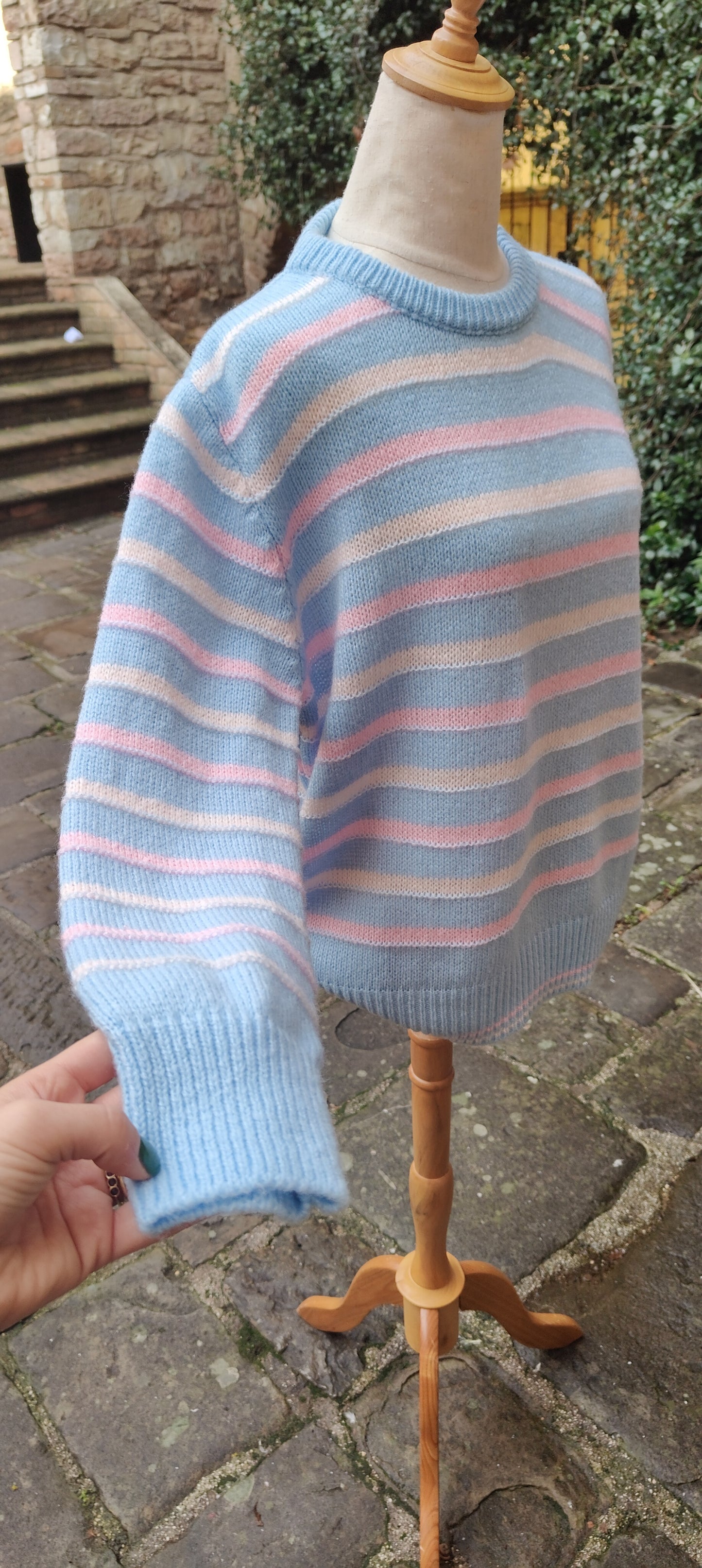 Maglione a righe azzurro