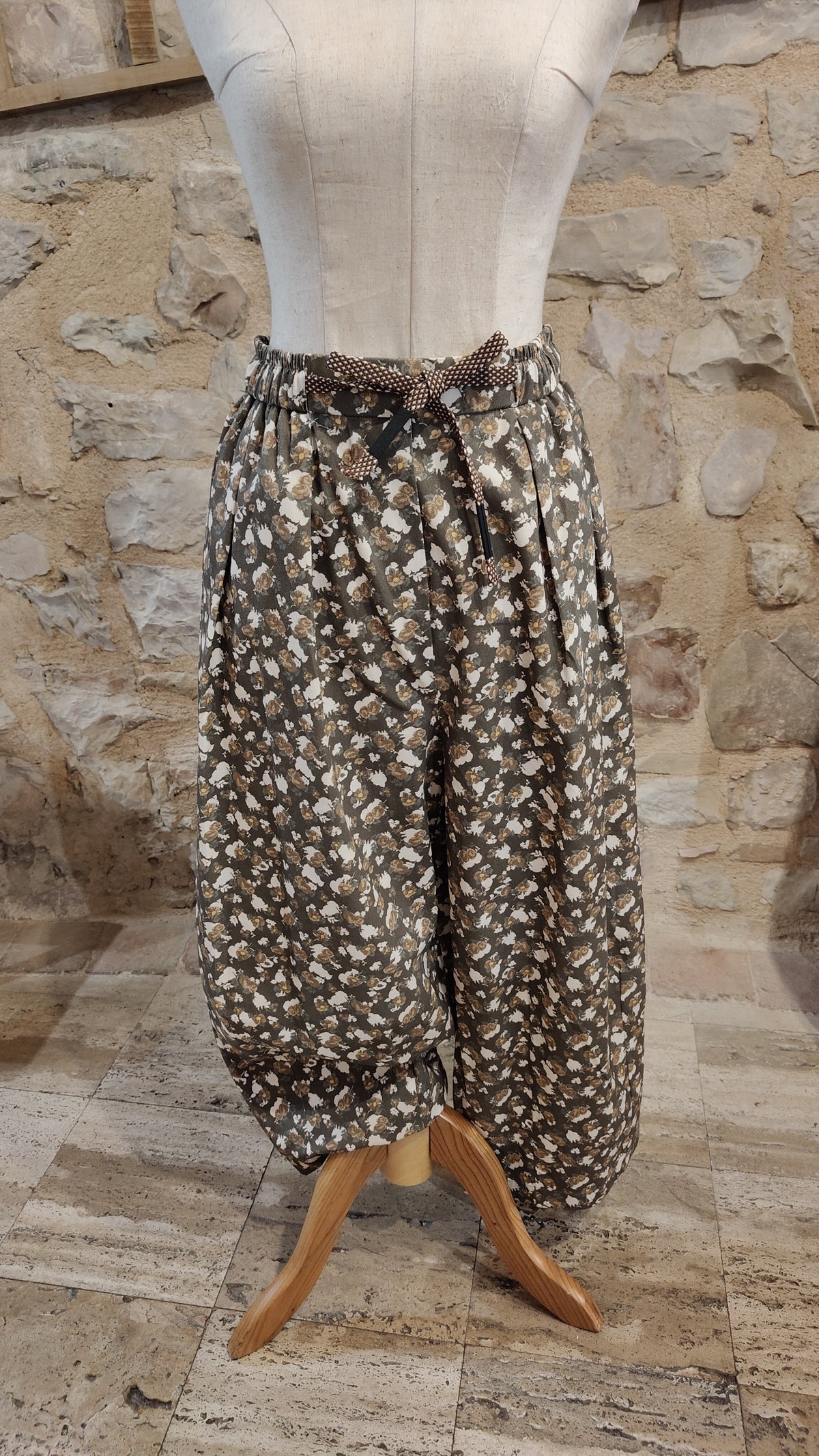 Pantaloni gardenia (chiaro)