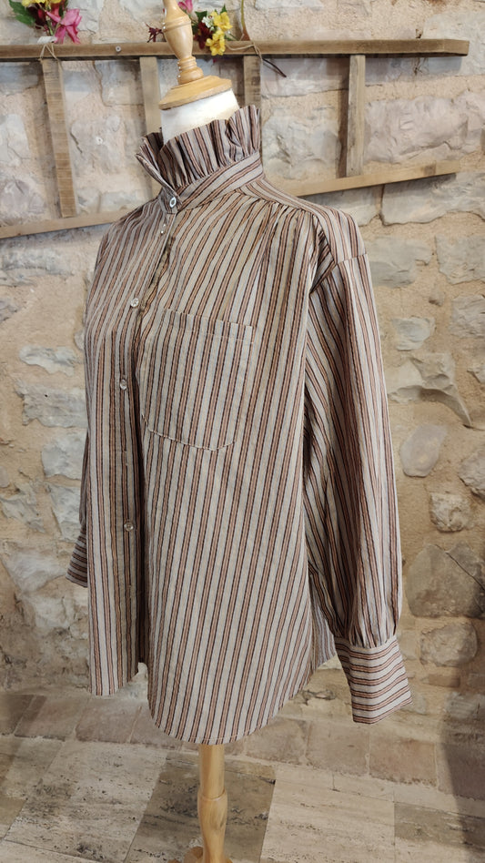 Camicia con collo alto (avana)