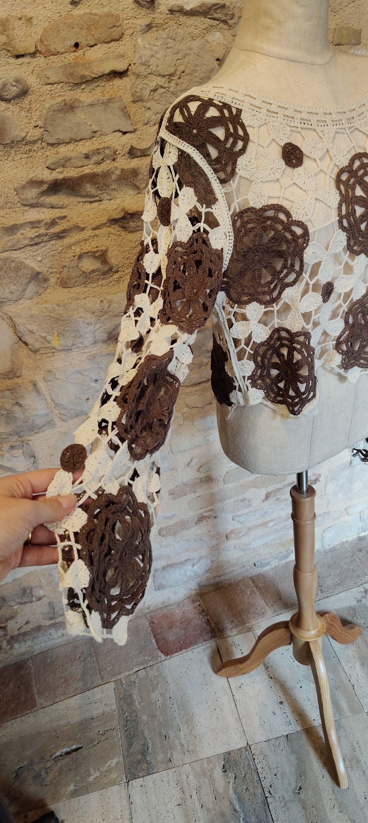 Maglia crochet marrone