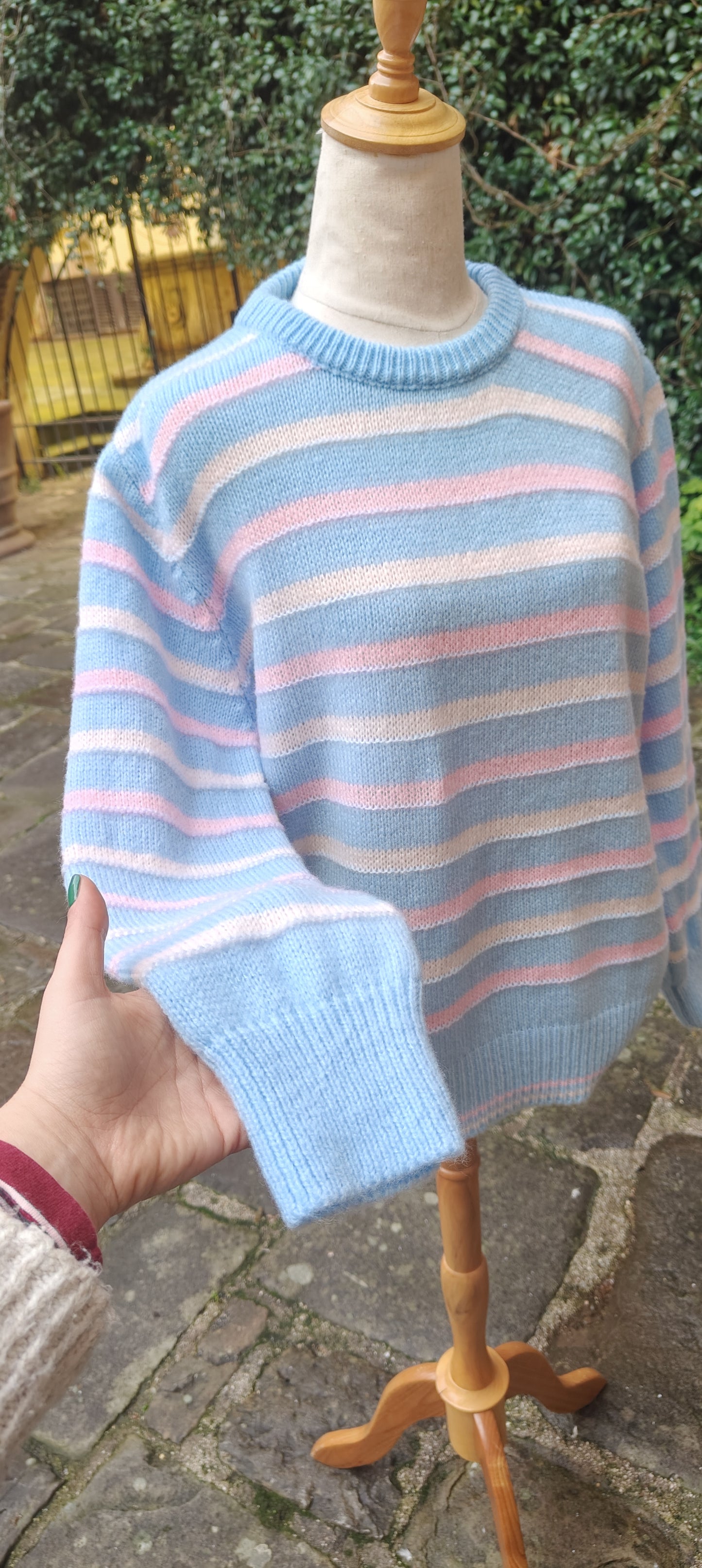 Maglione a righe azzurro