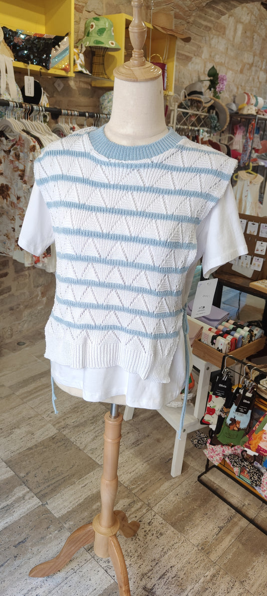 T-shirt con gilet azzurro