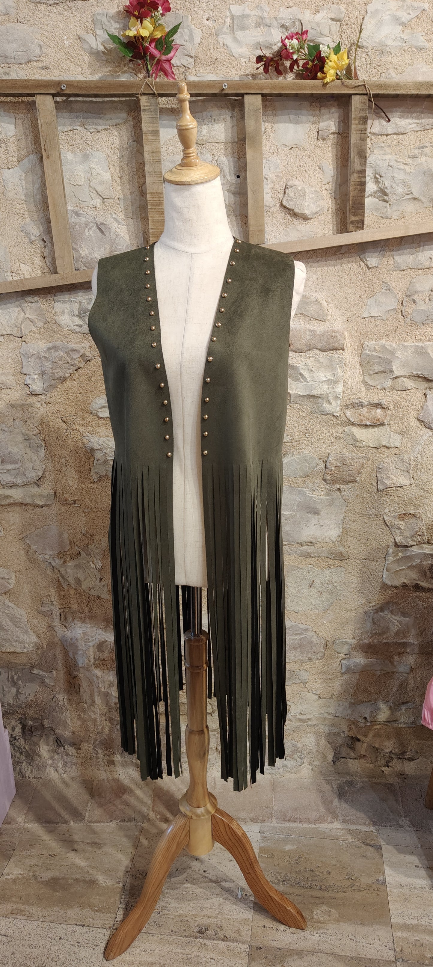 Gilet scamosciato con frange verdi