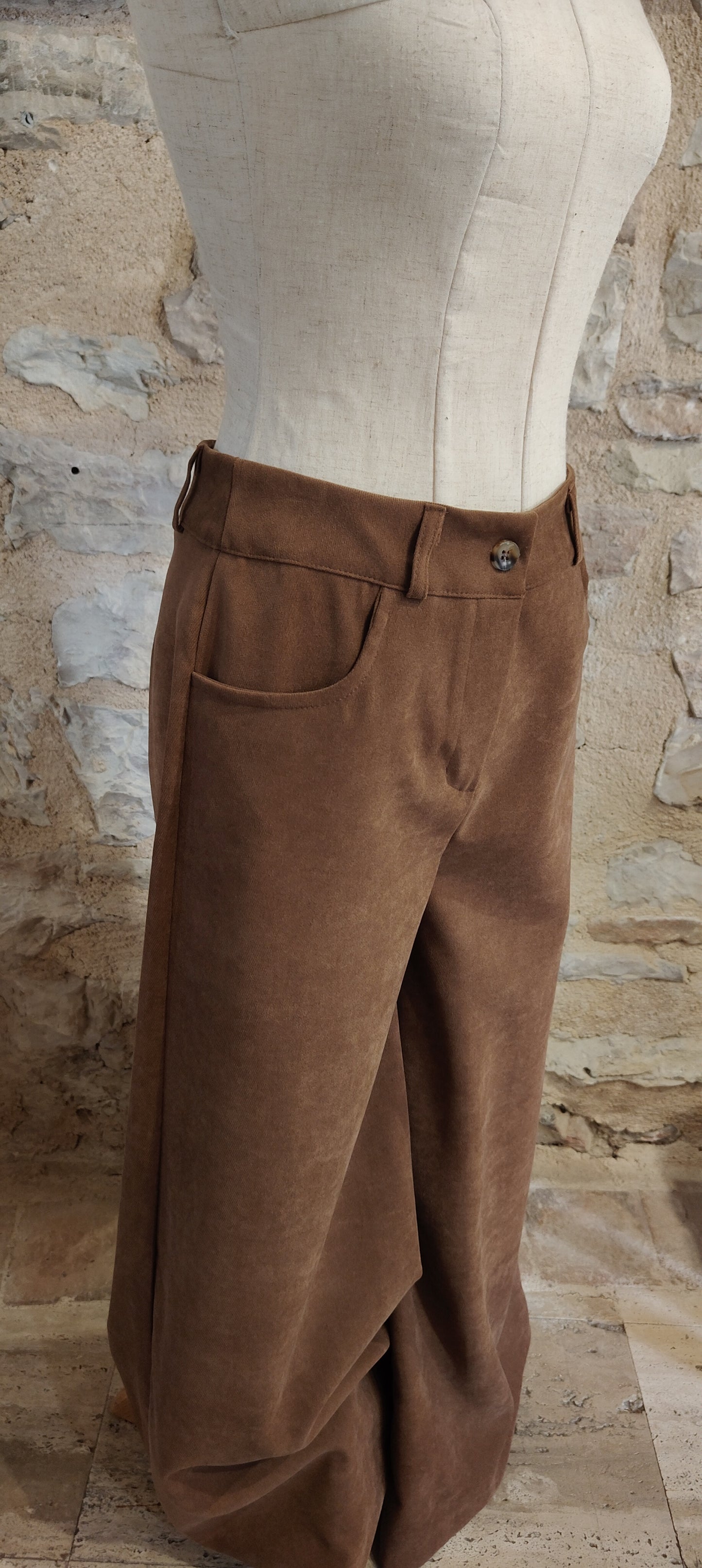 Pantaloni a zampa