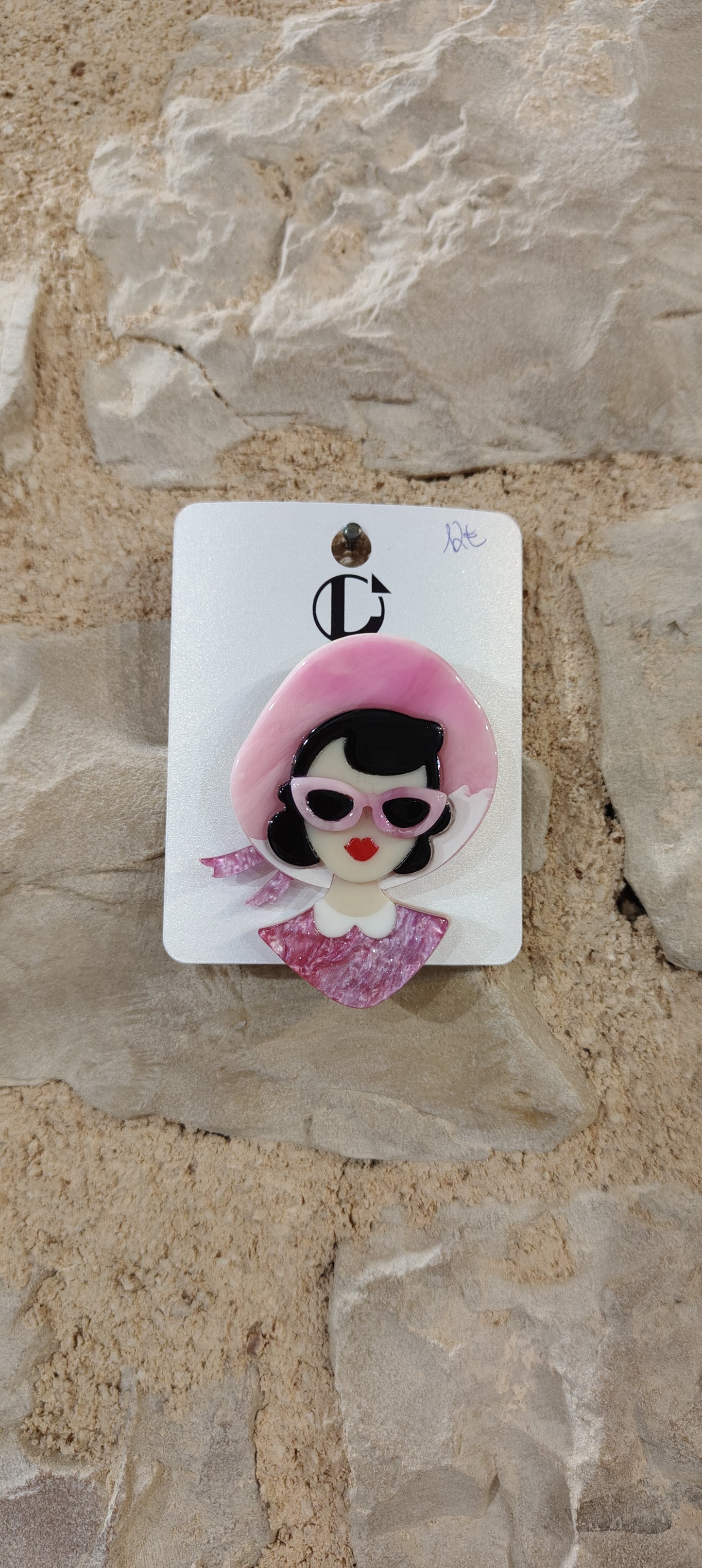 Spilla signorina 12