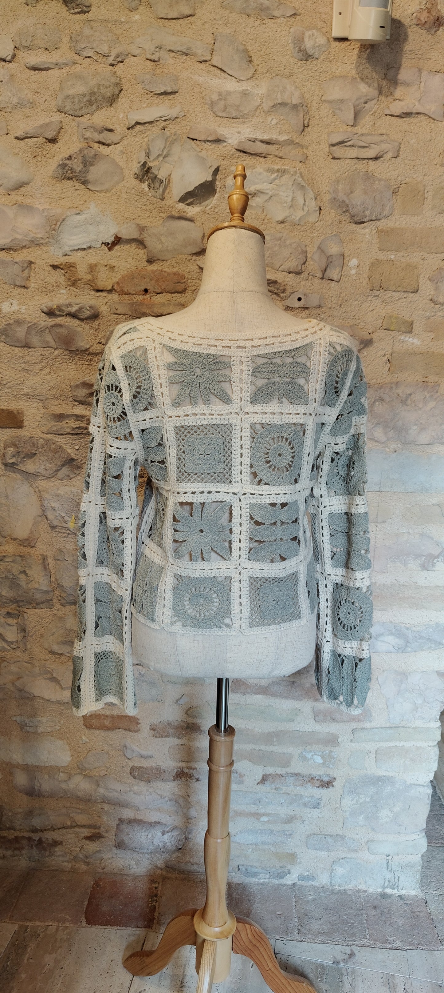 Maglia crochet blu polvere