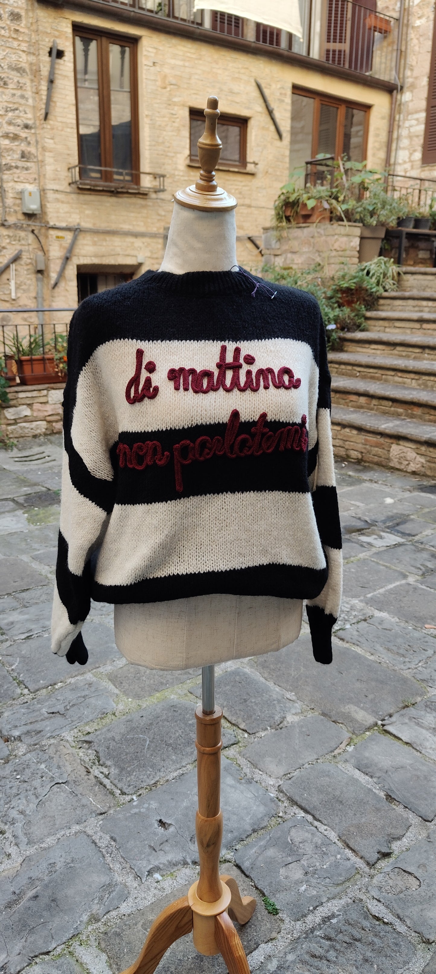 Maglioncino nero mattina